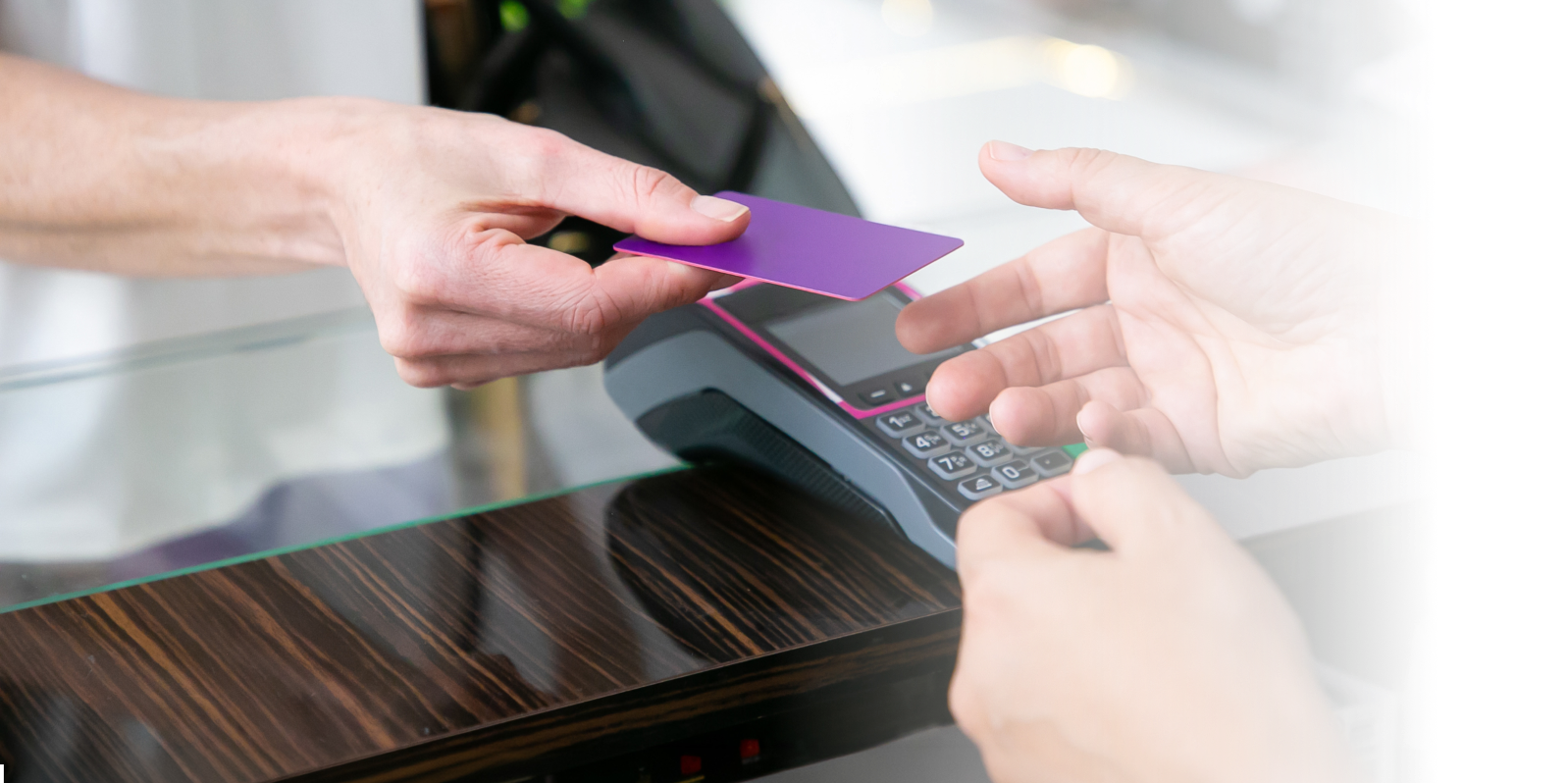 a client using a payment gateway to pay for their shopping with a credit card in a store